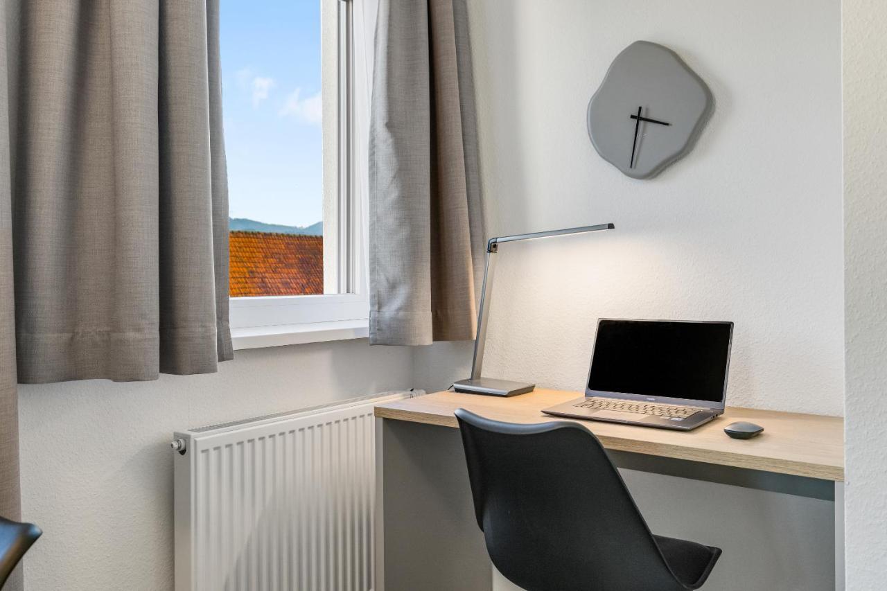 Empire Living: Denzlingen Marktplatz Exteriör bild